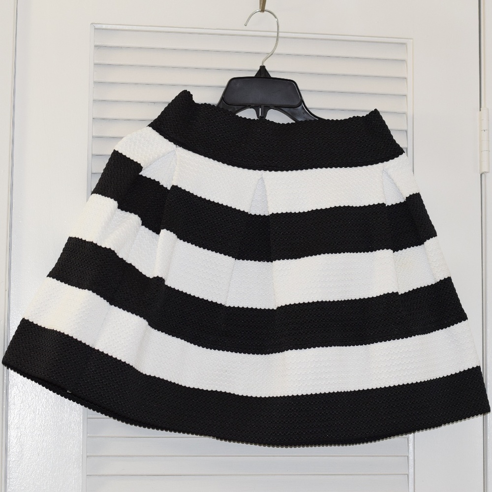 Xhiliration Black and White Striped Skirt